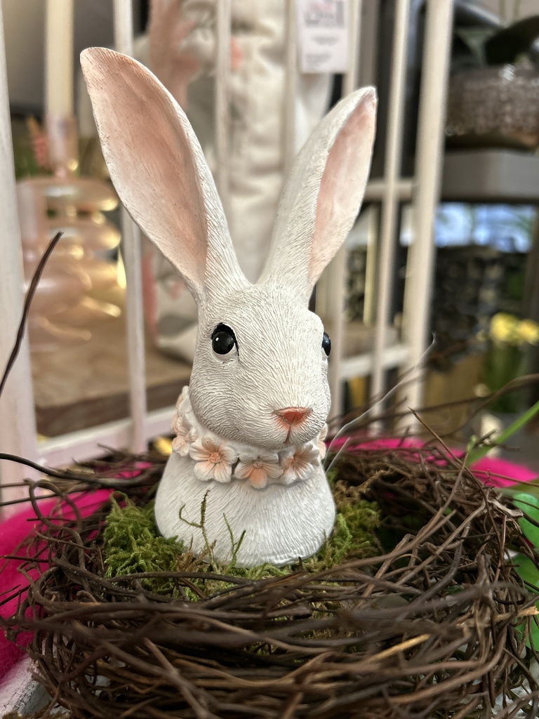 Hase mit Blumenkette