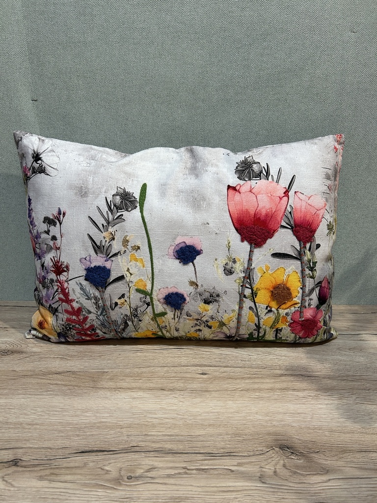 Kissen Blumenwiese mit Füllung, 56 x 38 cm