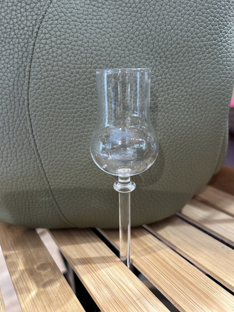 Schnapsglas am Stil