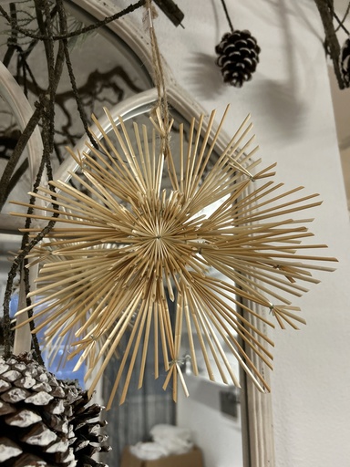 [P0001746] Strohstern groß aus dünnen Strohhalmen