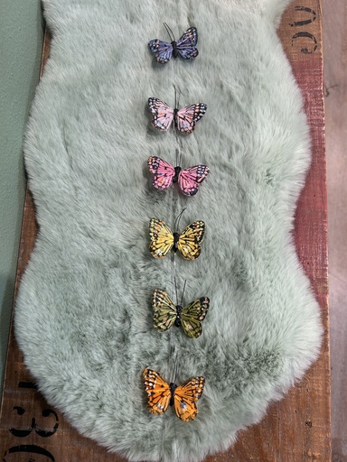 Schmetterling (bunt) am Draht