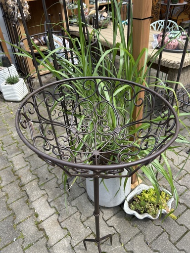 [P0002443] Pflanzkorb auf Stab, Metall