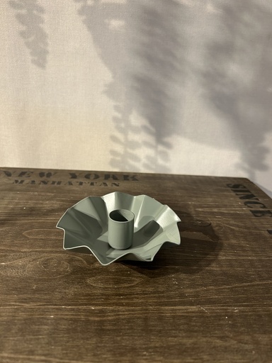 [P0002542] Kerzenhalter gewellt