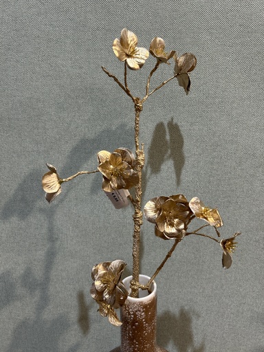 [P0002580] Wurzelzweig mit Blüten